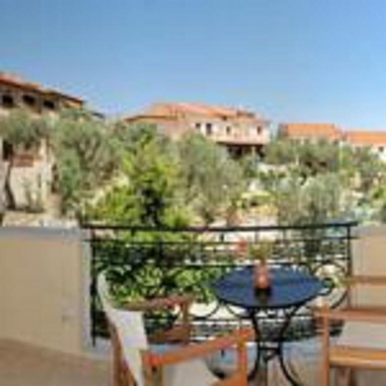 Aparthotel Limnionas Bay Village Marathokampos