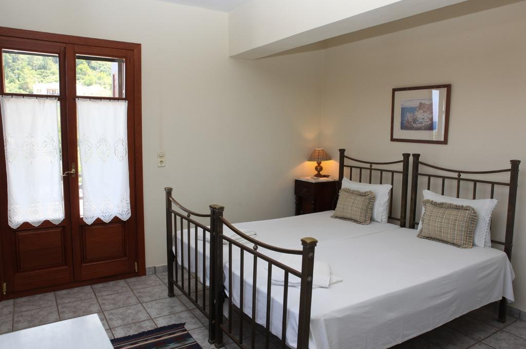 Apartment Pleoussa Studio And Skopelos Town