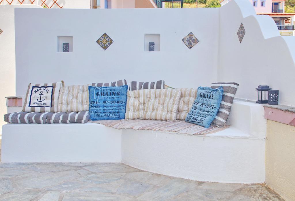 Aperanto Galazio Skopelos Town