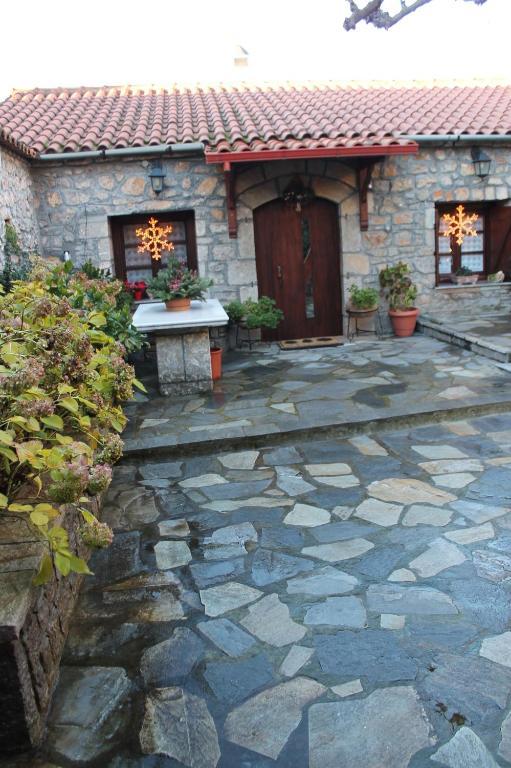 Guest house Karahalios