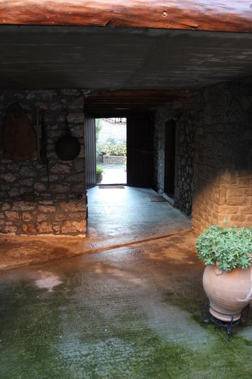 Guest house Karahalios Polydrossos