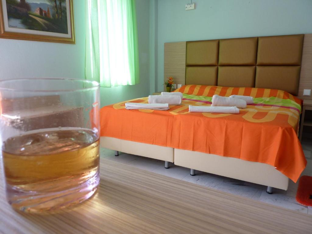 White Rose Hotel *