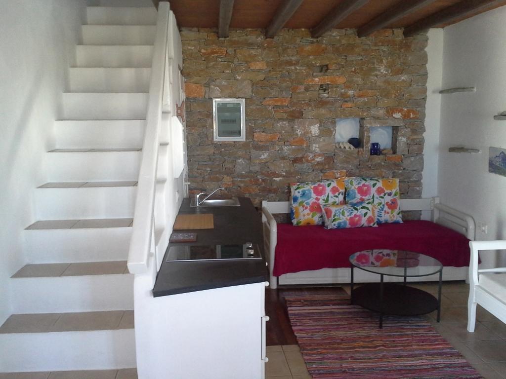 Ampelos Folegandros Town