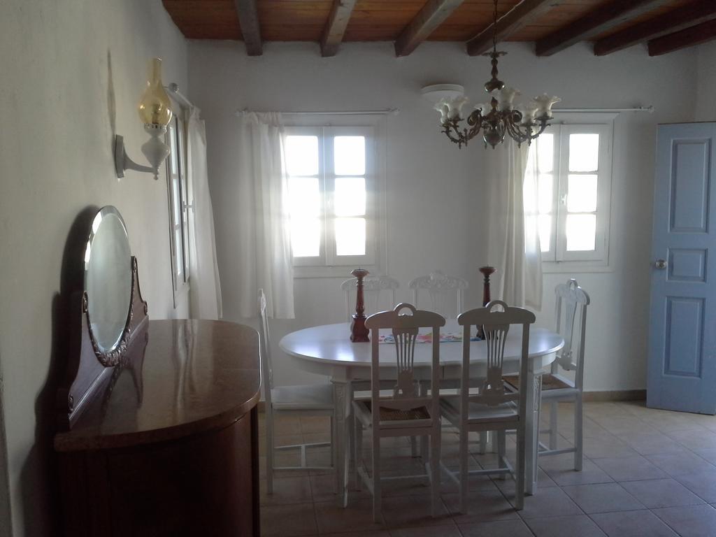 Hotel Ampelos