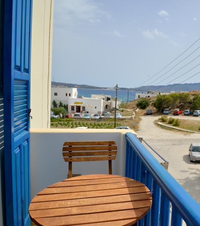 Apartment Finikas Adamantas (Milos)