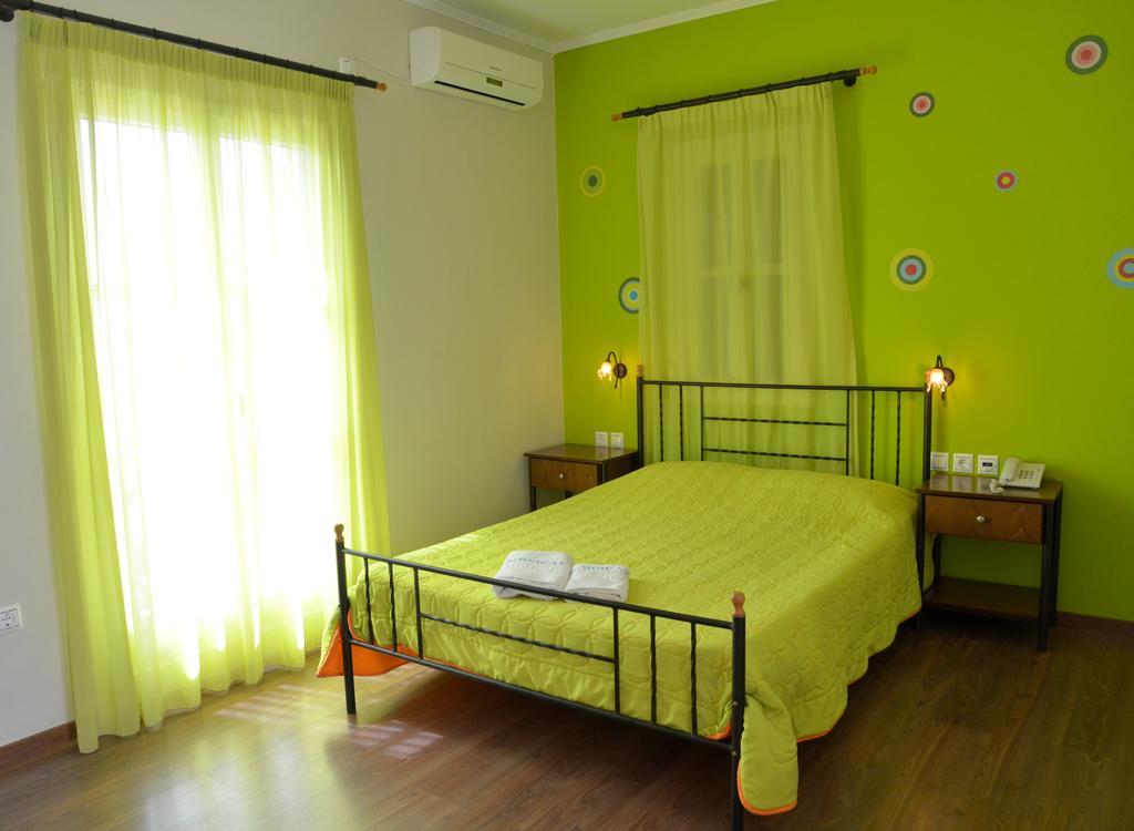 Apartment Finikas Adamantas (Milos)