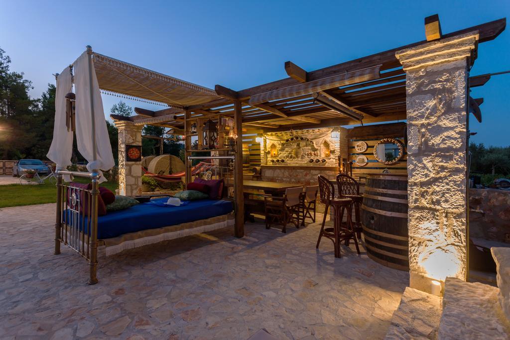 Agro Art Boutique & Luxury - Two Art With Pools, Unique Decors, And A Treehouse Option