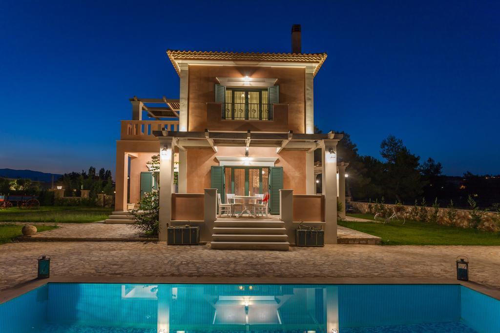Villa Agro Art Boutique & Luxury - Two Art With Pools, Unique Decors, And A Treehouse Option Vanato
