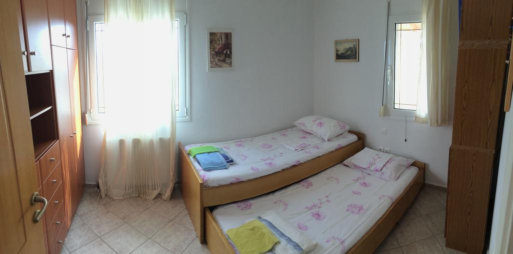 Apartment Family Ammoudi With Shared Mini-pool