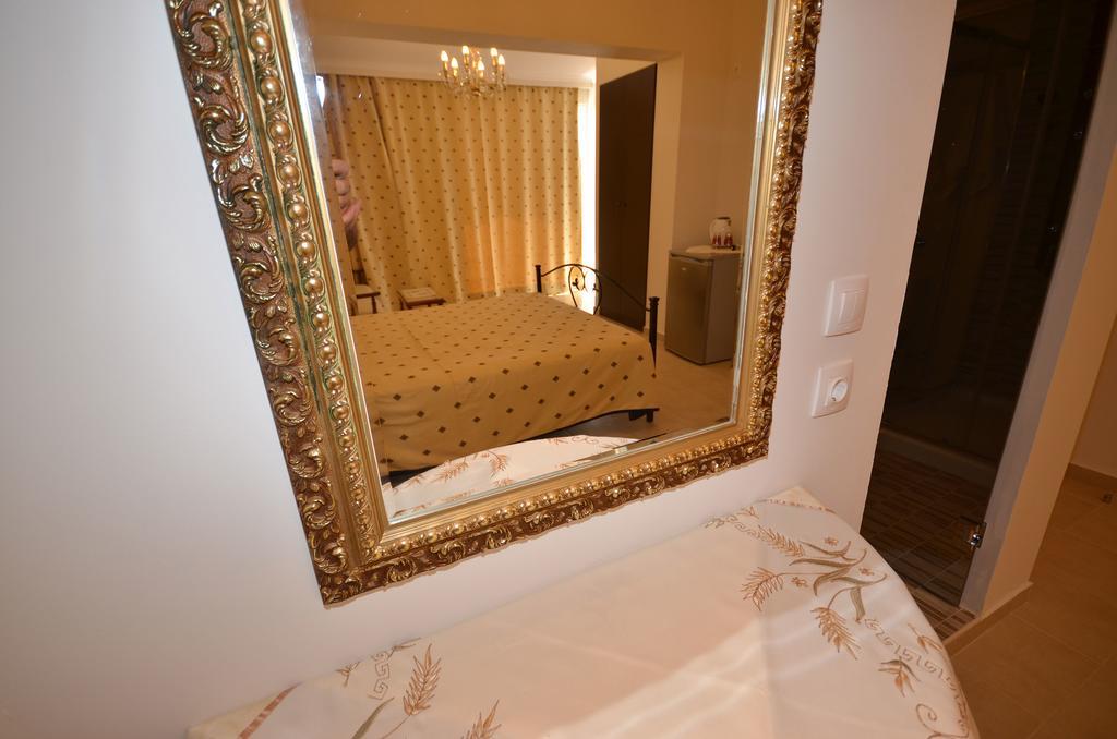 Golden Fox Studios And Suites