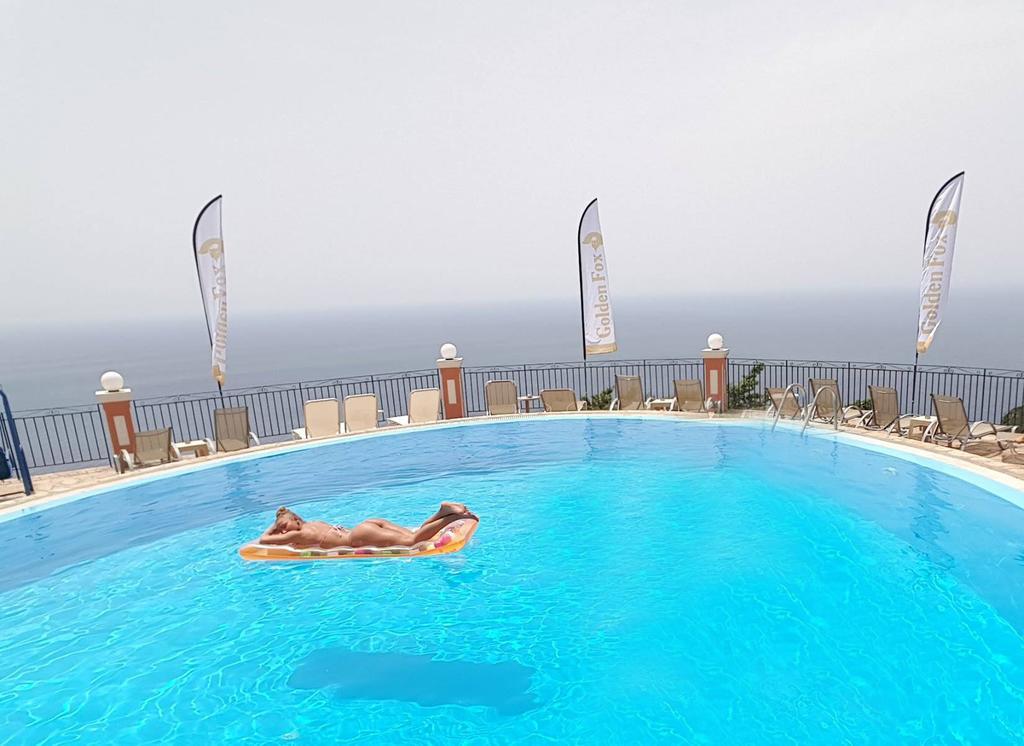 Golden Fox Studios And Suites Lakones
