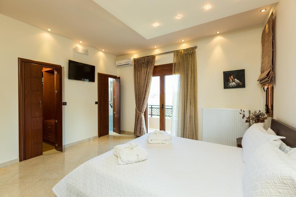 Villa Eva & Dimitrios Villas, Captivating Oasis With Pools & Bbq, By Thinkvilla Panormos (Crete)