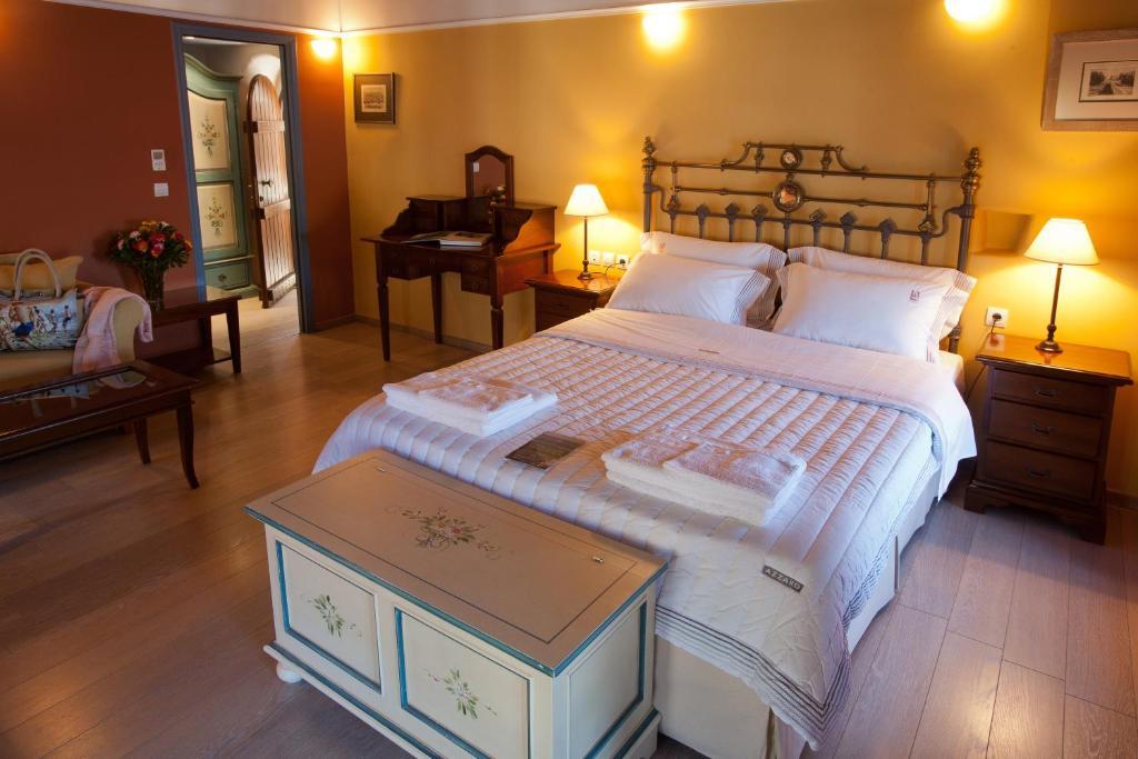 Hotel Mavromichalai
