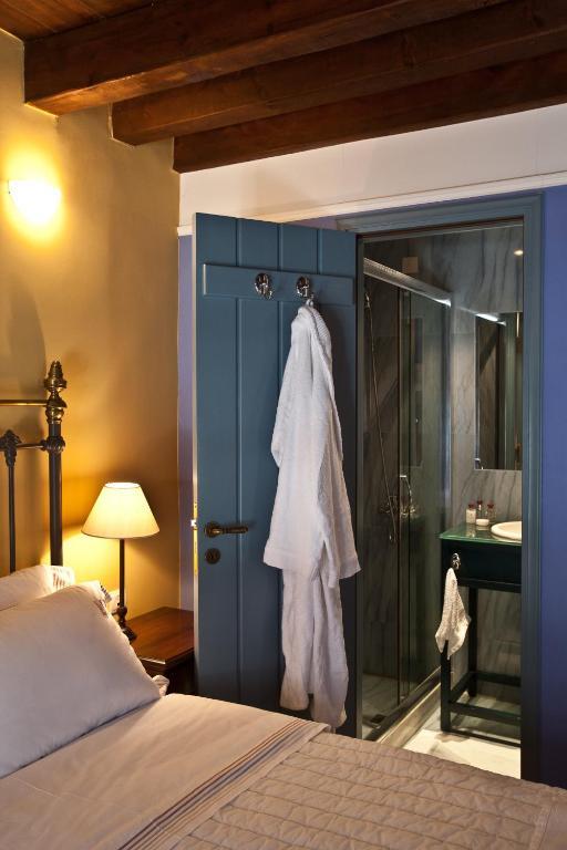 Hotel Mavromichalai 4*