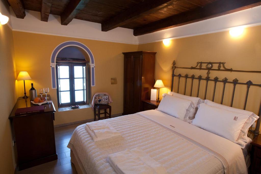 Hotel Mavromichalai Limeni