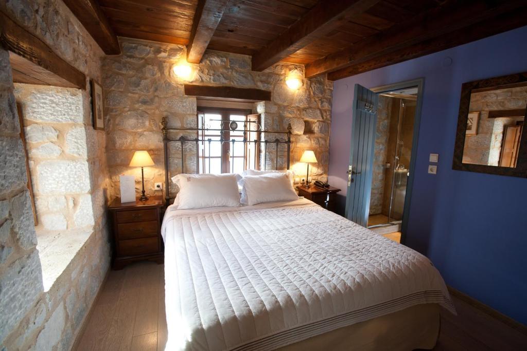 Mavromichalai Hotel