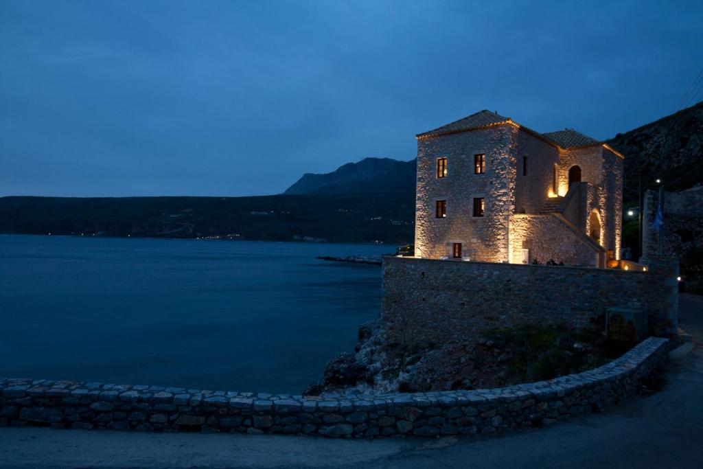 Mavromichalai Hotel