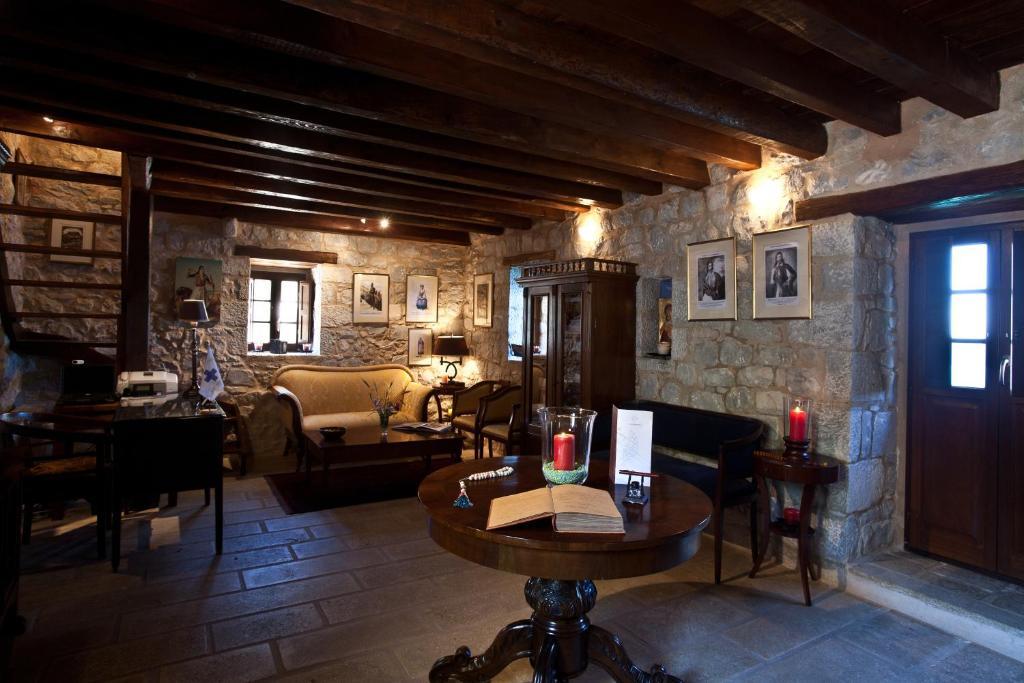 Mavromichalai Hotel 4*