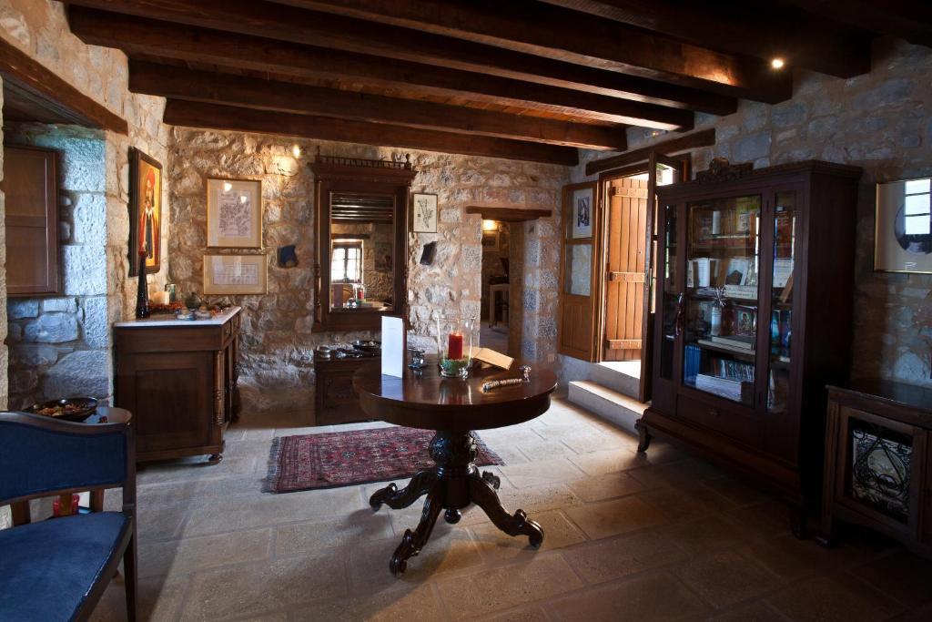 Mavromichalai Hotel Limeni