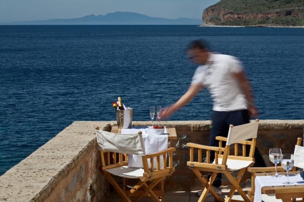 Hotel Mavromichalai 4*