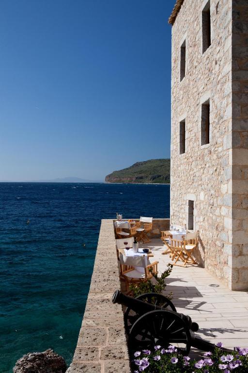 Mavromichalai 4*