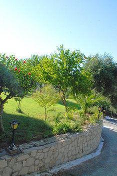 Juliastudios Amoudi