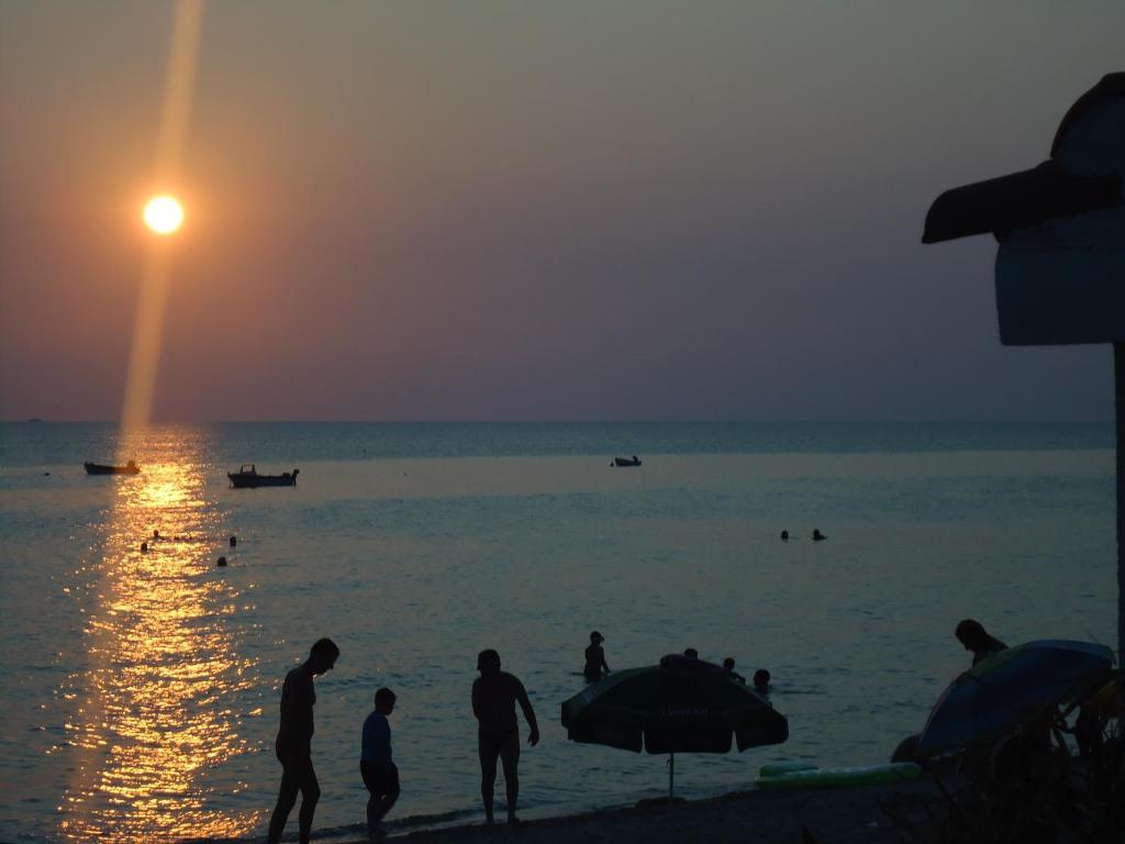 Iris Seafront Apartment Fourka