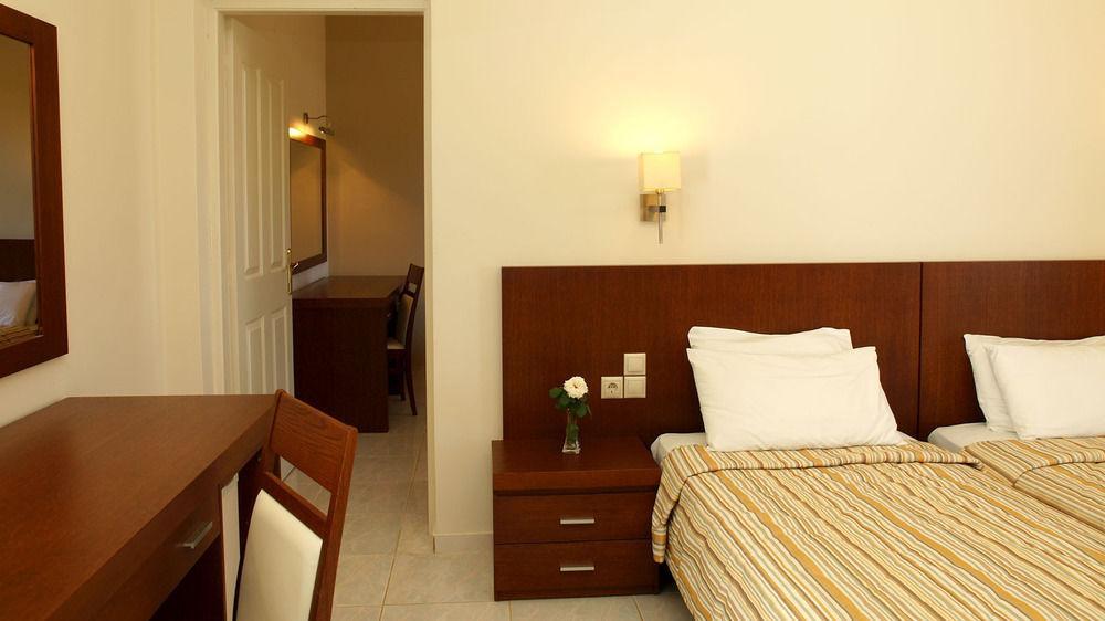 Hotel Skiathos Club & 4*