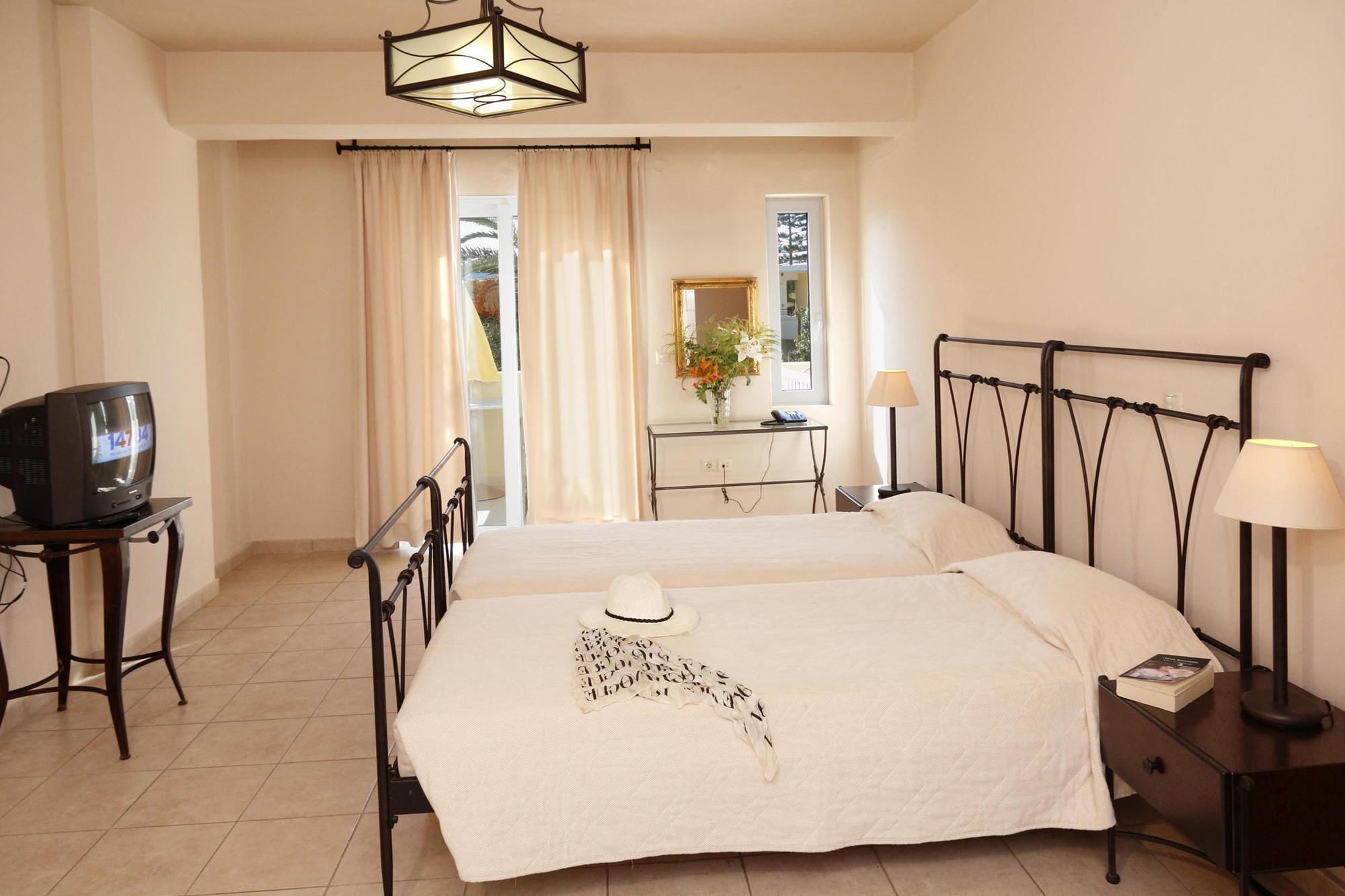 Aparthotel Lambrinos 2*