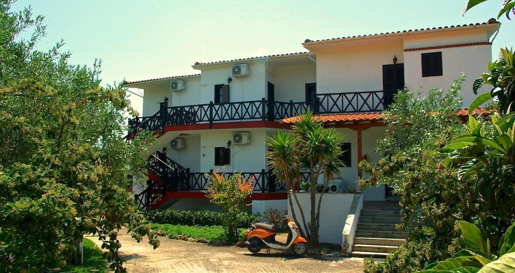 Karpetis A Paradise Psakoudia