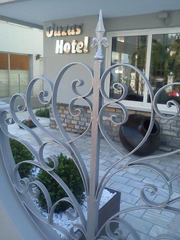 Hotel Ouzas Luxury 3*