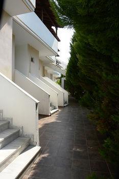 Haris By Diomedes Group Hanioti