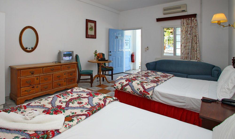 Dolphin 2* Skopelos Town