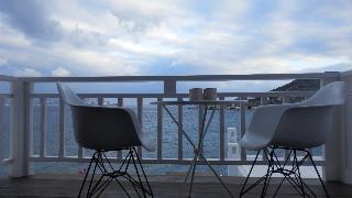 Captain Zeppos Hotel *