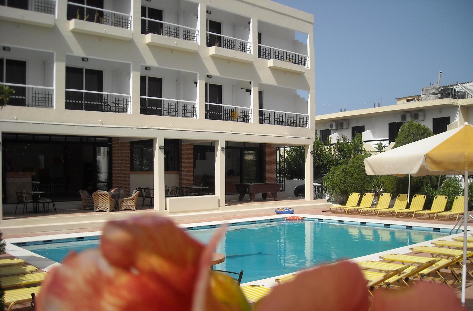 Mike's House Hotel 2*