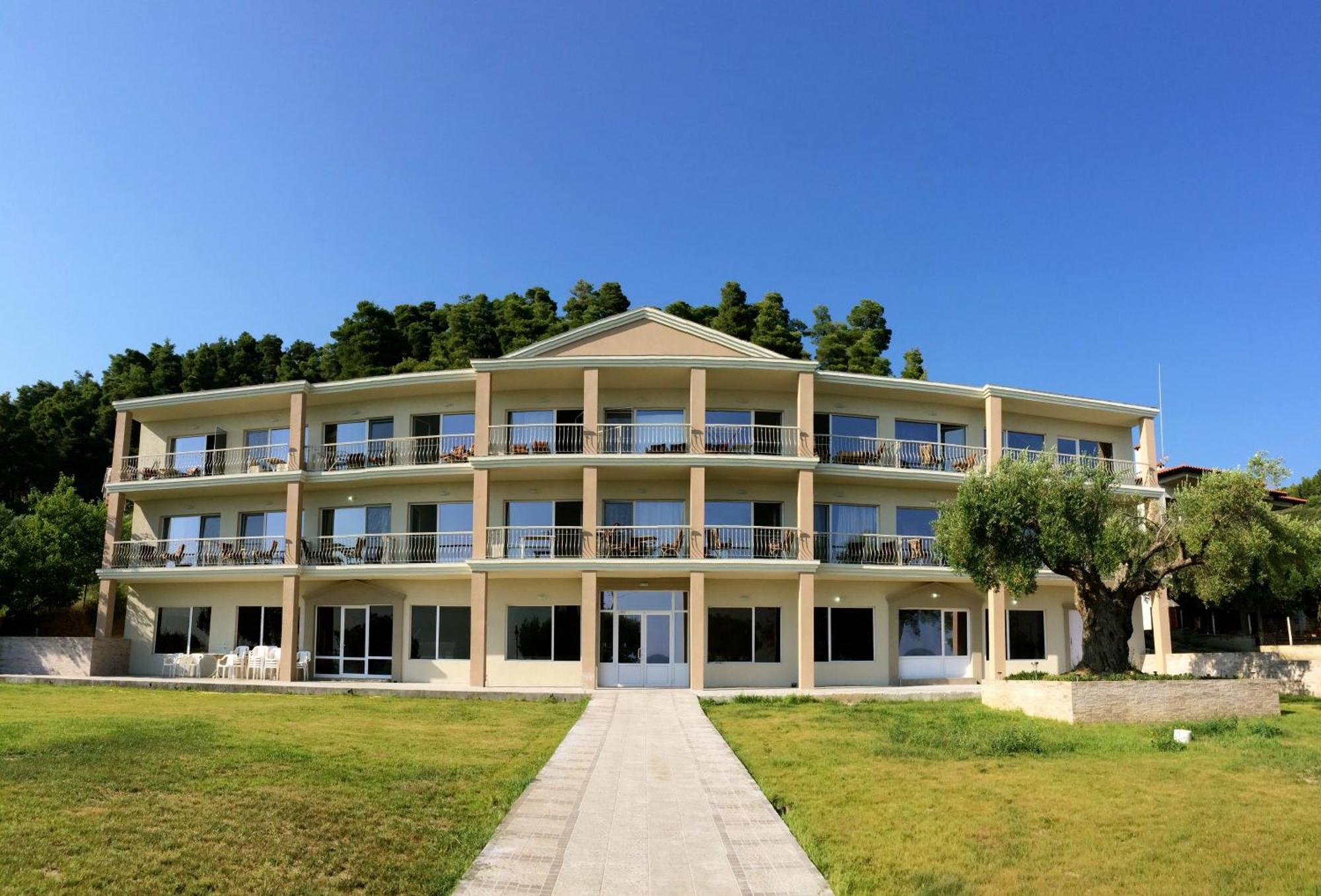 Crown Aparthotel