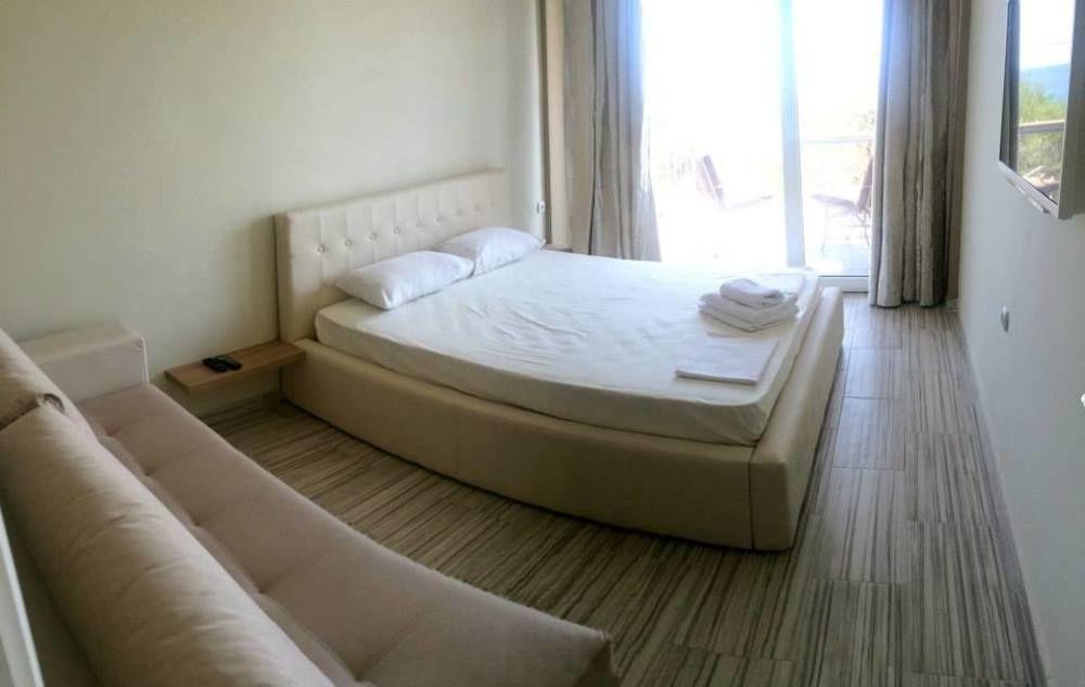 Crown Aparthotel