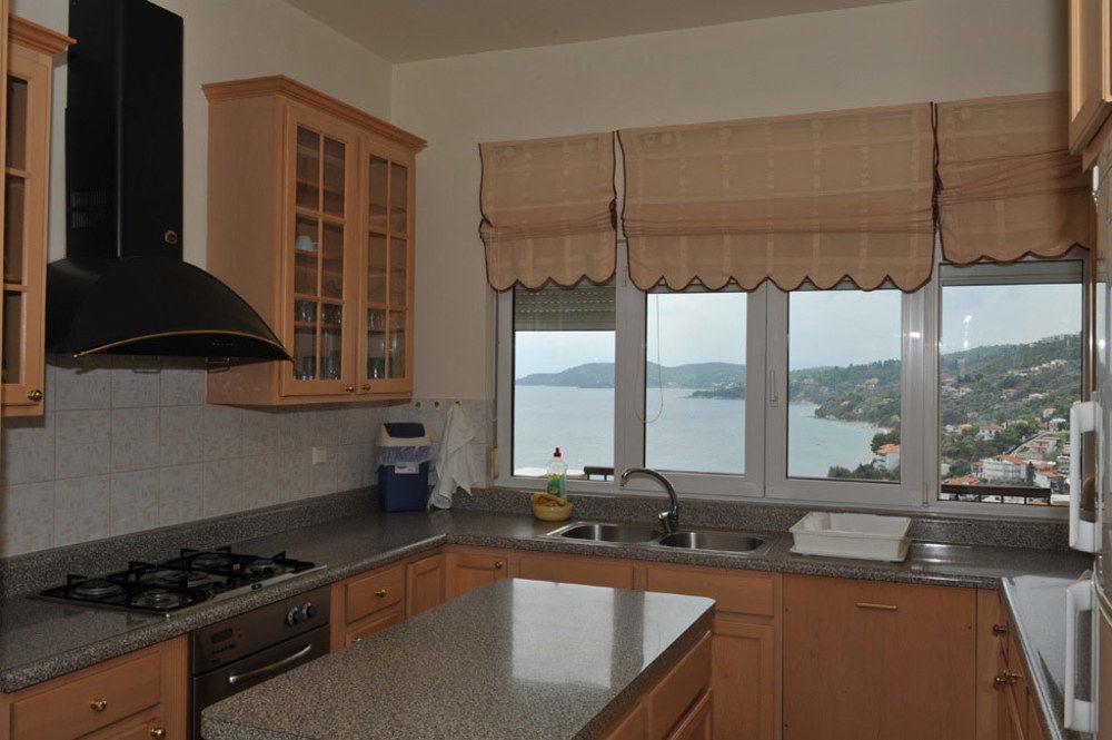 Poseidon Aparthotel 3*