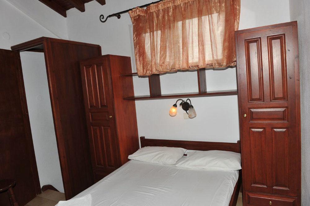Poseidon Aparthotel 3*
