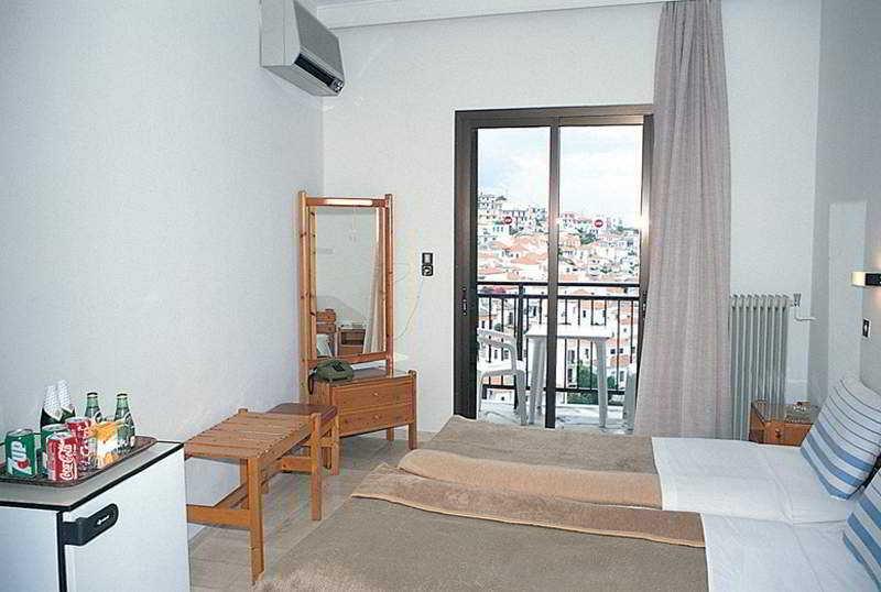 Denise 2* Skopelos Town