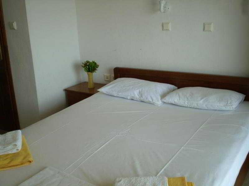 Dolphins House Apartment Koinira