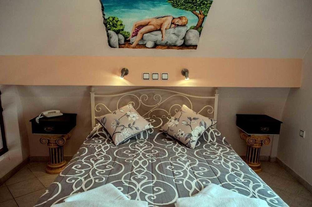 Polydefkis Hotel