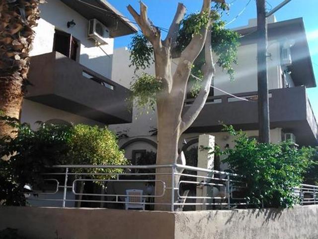 Fotoula Apts Hotel 2*
