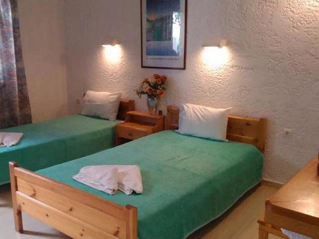 Fotoula Apts Hotel