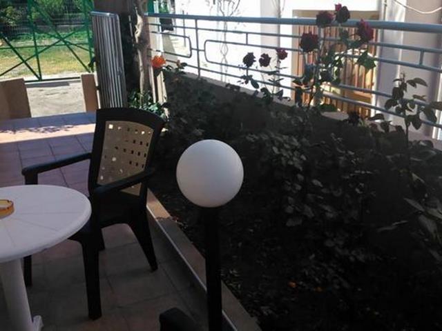 Fotoula Apts 2*
