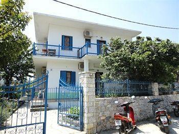Yellow Stella Apartment Skopelos Town