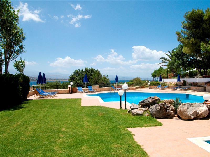 Alianthos Aparthotel 3*