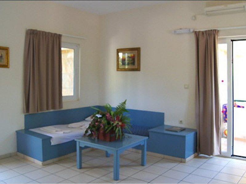 Seafront Apartment Adelianos Kampos
