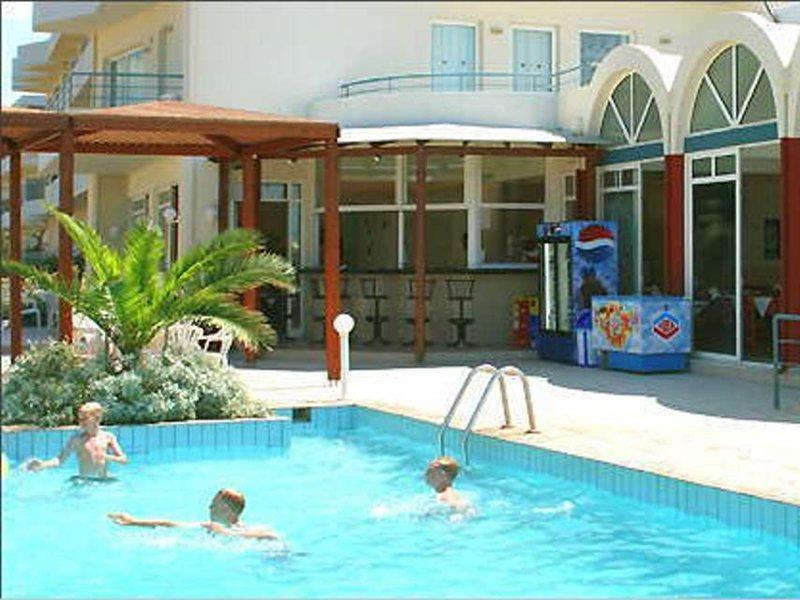 Seafront Apartment Adelianos Kampos