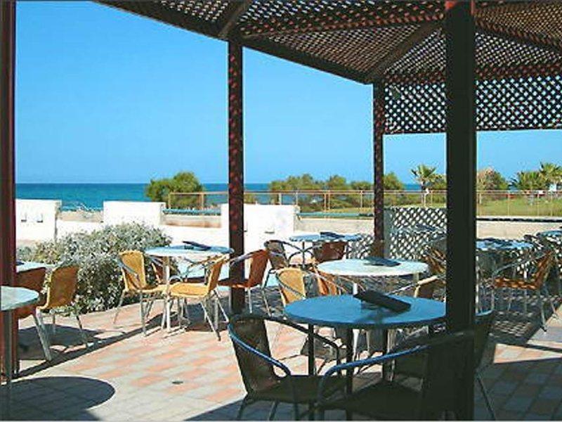 Seafront Apartment Adelianos Kampos